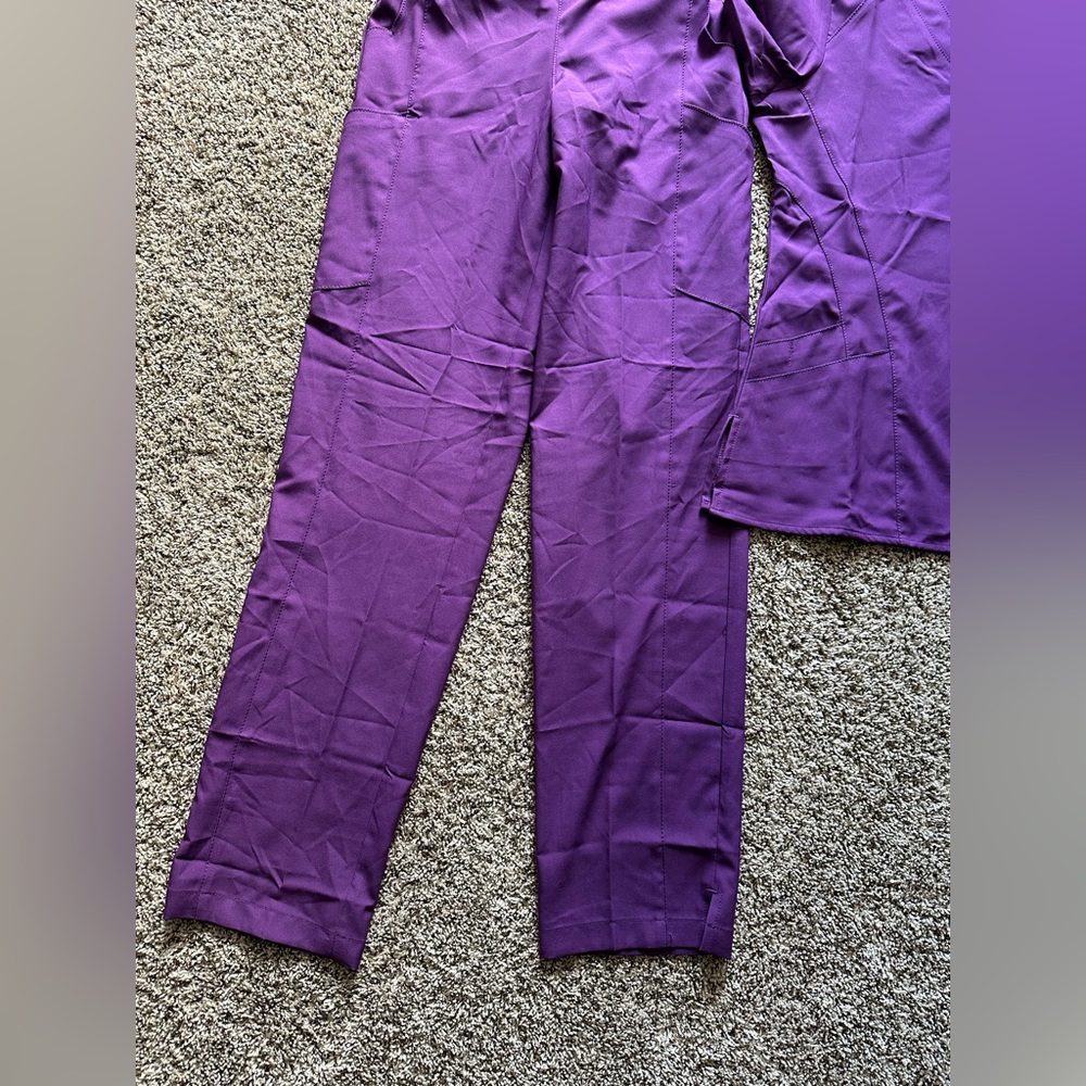 Wonder wink. Womens scrub set. Various sizes. - Picture 2 of 9